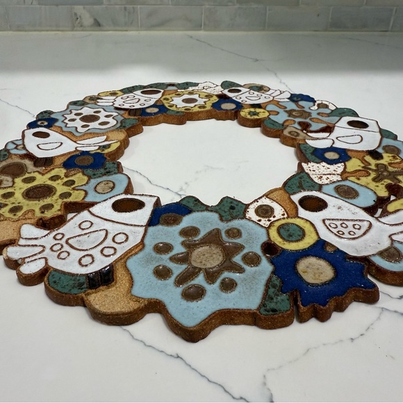 Colorful Ceramic Wreath with Bird and Flower Design - Picture 2 of 4